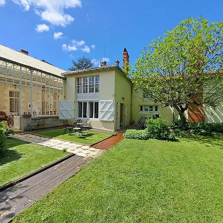 Lentre Du Chteau 1 Sainte-Soulle