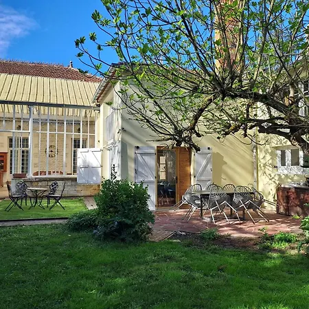 Lentre Du Chteau 1 * Sainte-Soulle