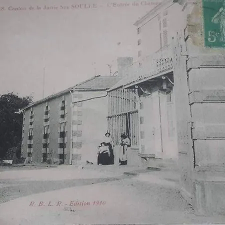Lentre Du Chteau 1 Sainte-Soulle