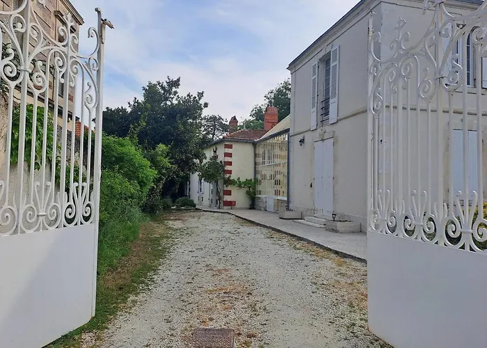 Lentre Du Chteau 1 Ferienhaus *