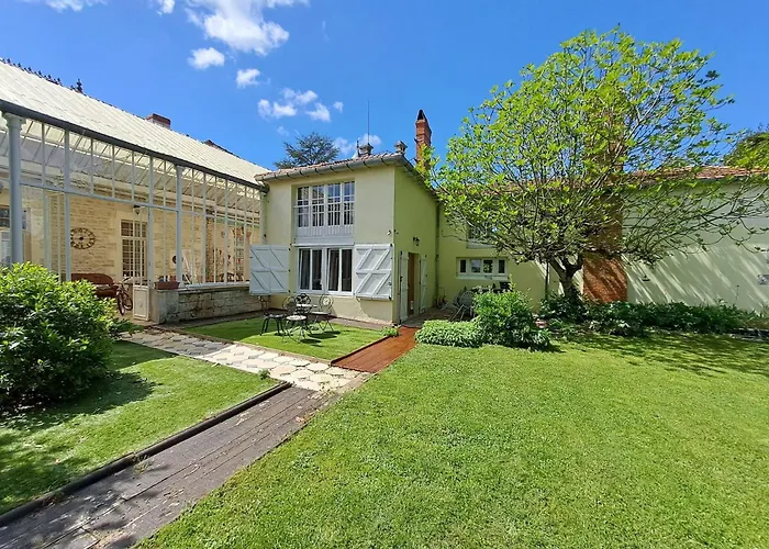 Lentre Du Chteau 1 Sainte-Soulle