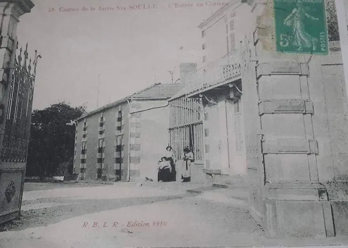 Lentre Du Chteau 1 Sainte-Soulle